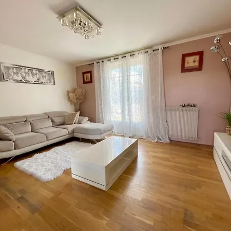 Holiday home Maison 6 Personnes - Jardin - Proche Commerces Et Angouleme