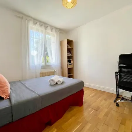 Holiday home Maison 6 Personnes - Jardin - Proche Commerces Et Angouleme *